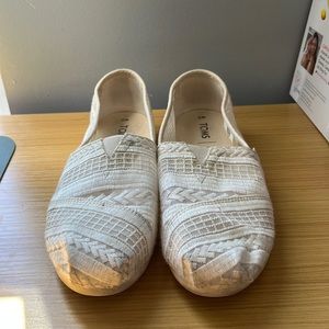 TOMS White, women’s size 7